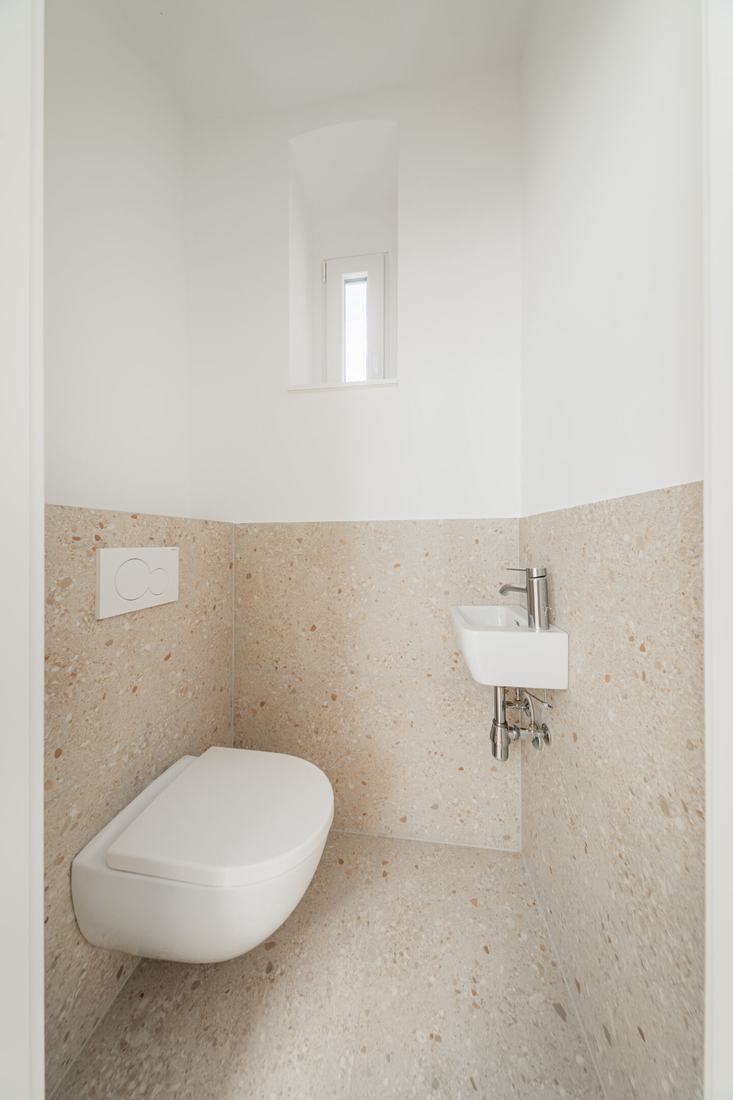 separates WC