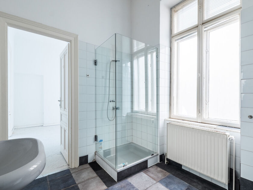 Badezimmer mit Fenster