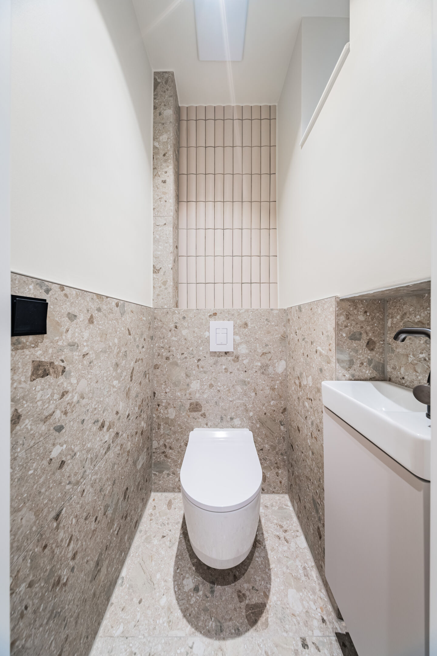 Gäste-Toilette mit Fenster