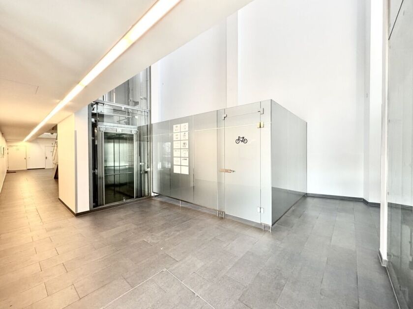 barrierefreier Liftzugang und Fahrradraum