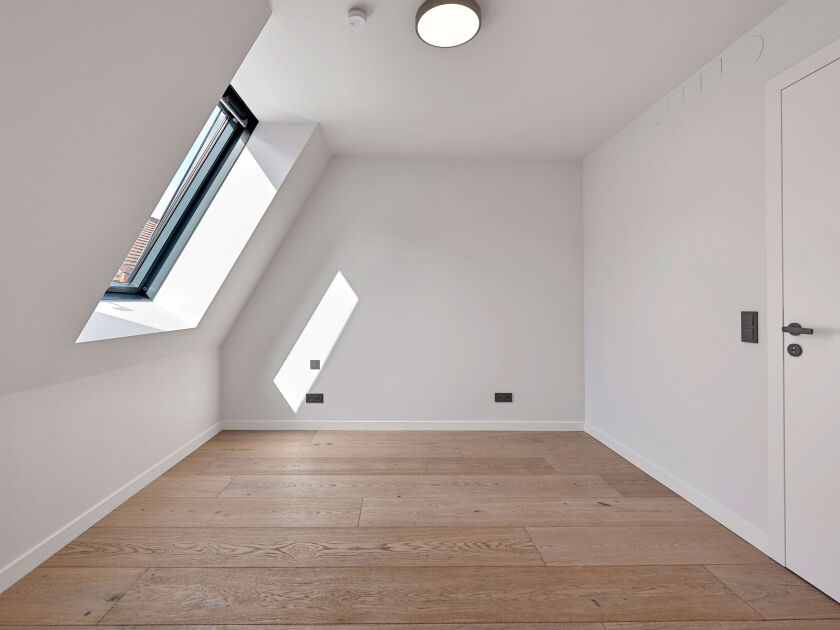 straßenseitiges Schlafzimmer