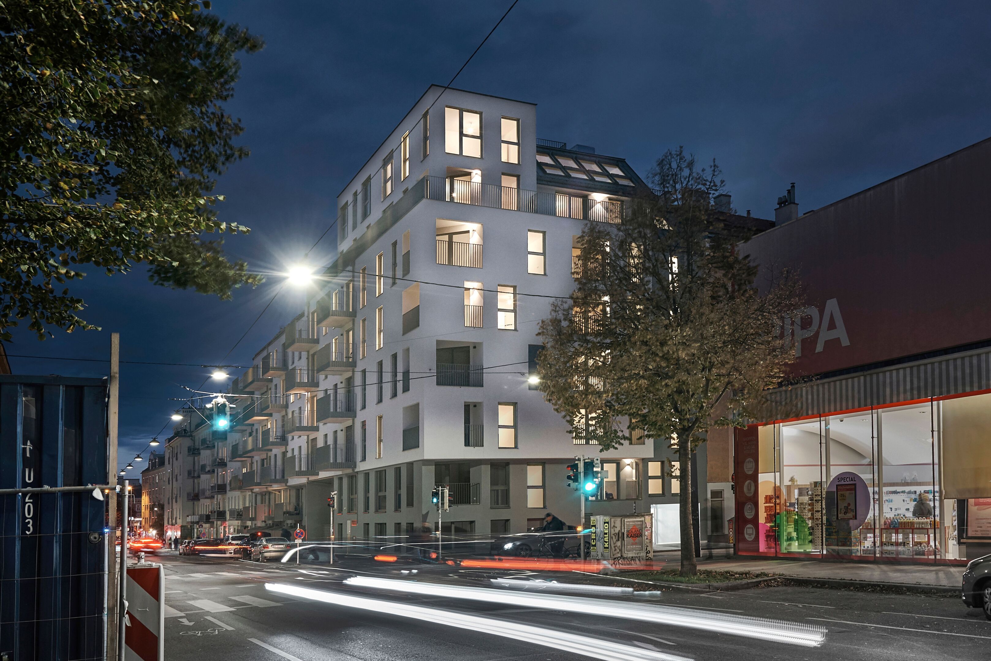 WINEGG-Arndtstraße 50- Fassade Nacht
