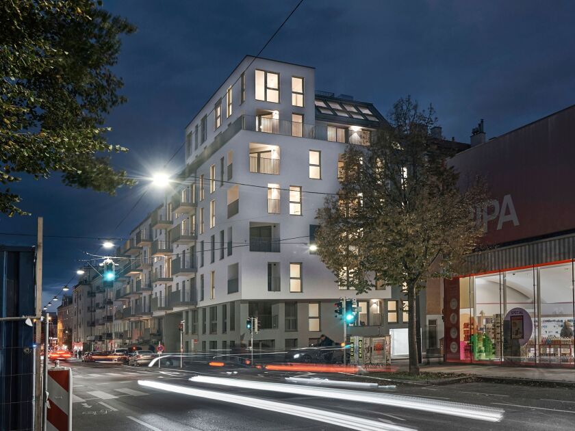 WINEGG-Arndtstraße 50- Fassade Nacht