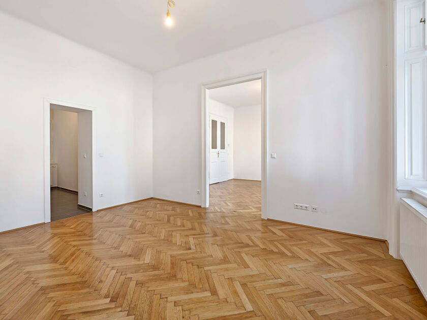 Blick vom Schlafzimmer ins Wohnzimmer