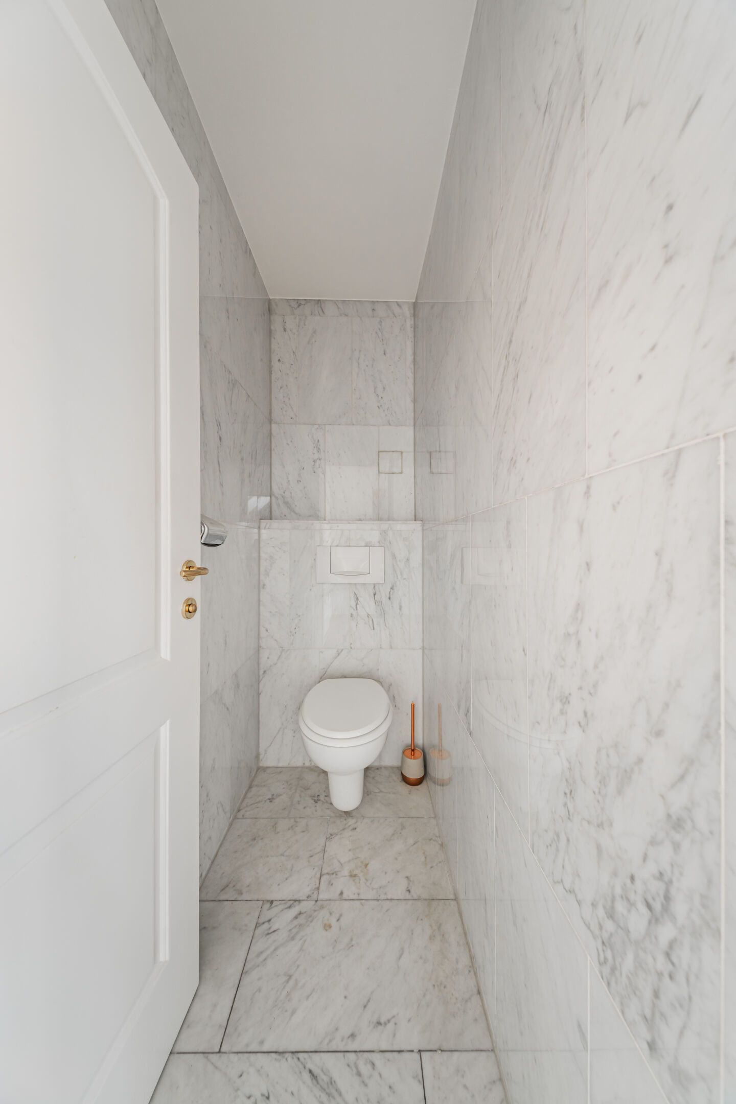 separates WC