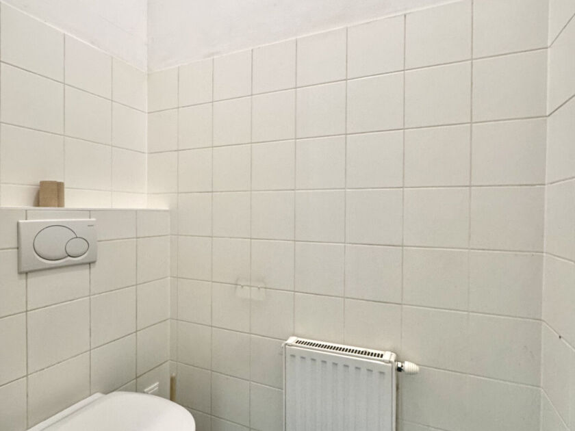 separates WC