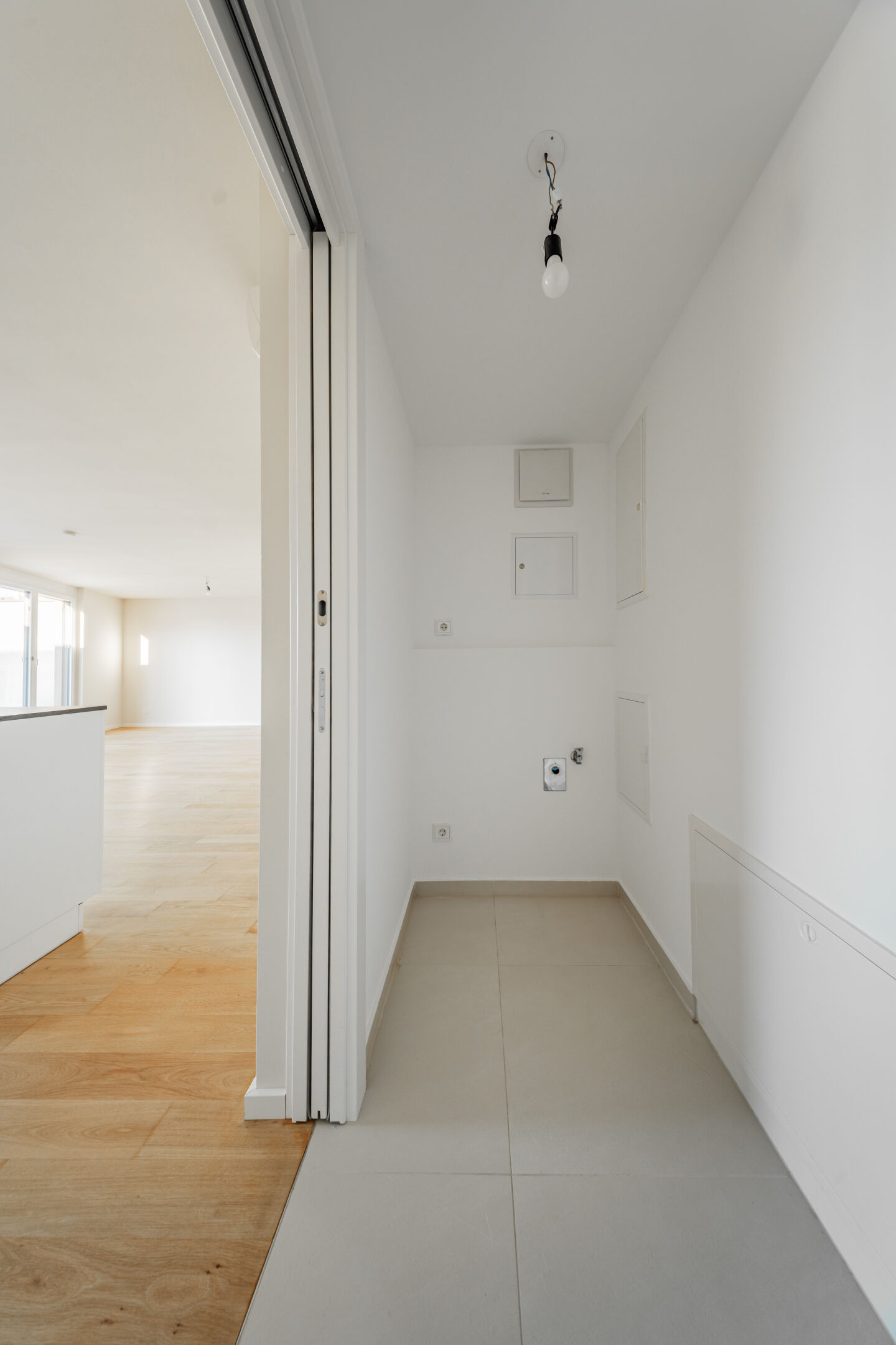 Abstellraum mit Waschmaschinenanschluss