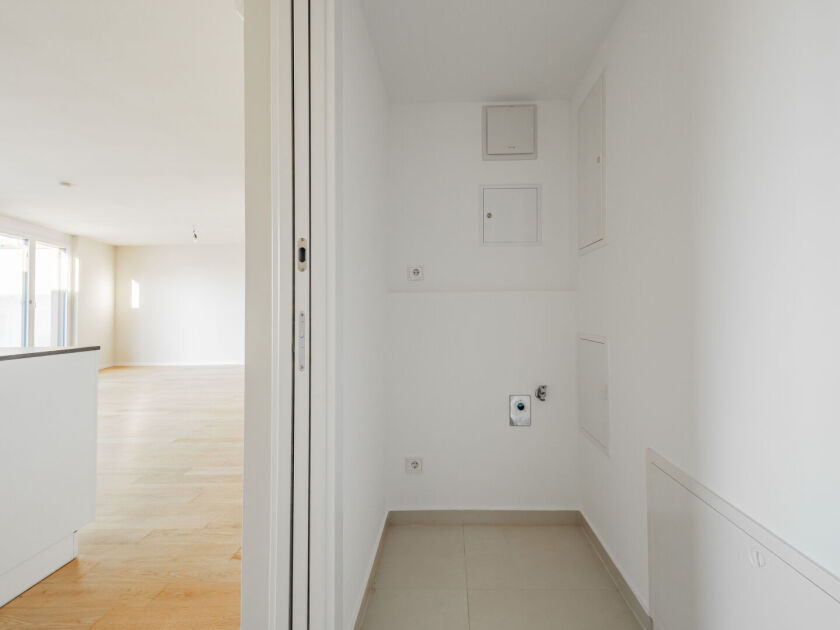 Abstellraum mit Waschmaschinenanschluss