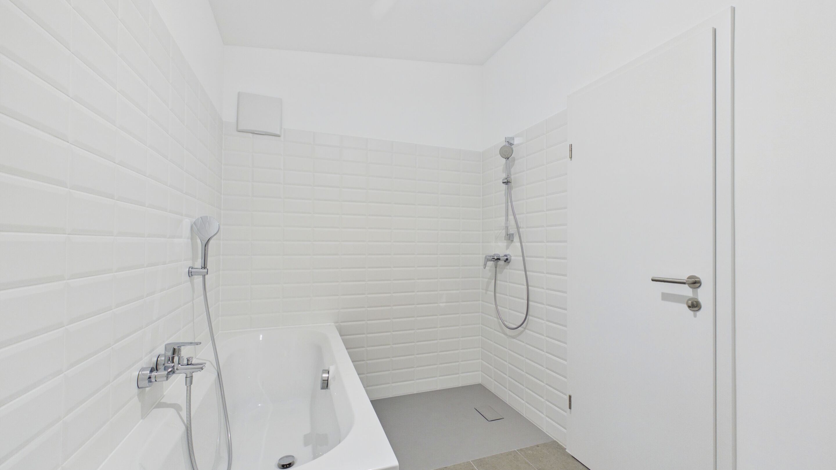 Bad mit Badewanne & Dusche