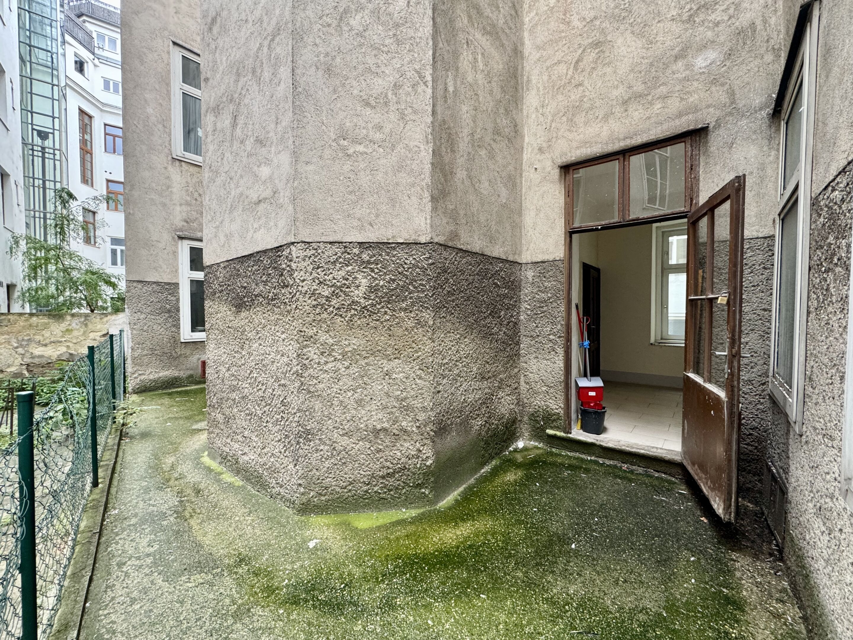 Terrasse im Innenhof