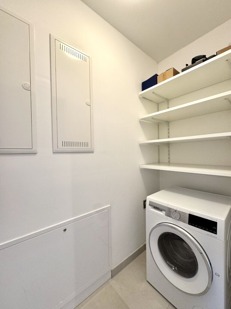 Abstellraum mit Waschmaschinenanschluss