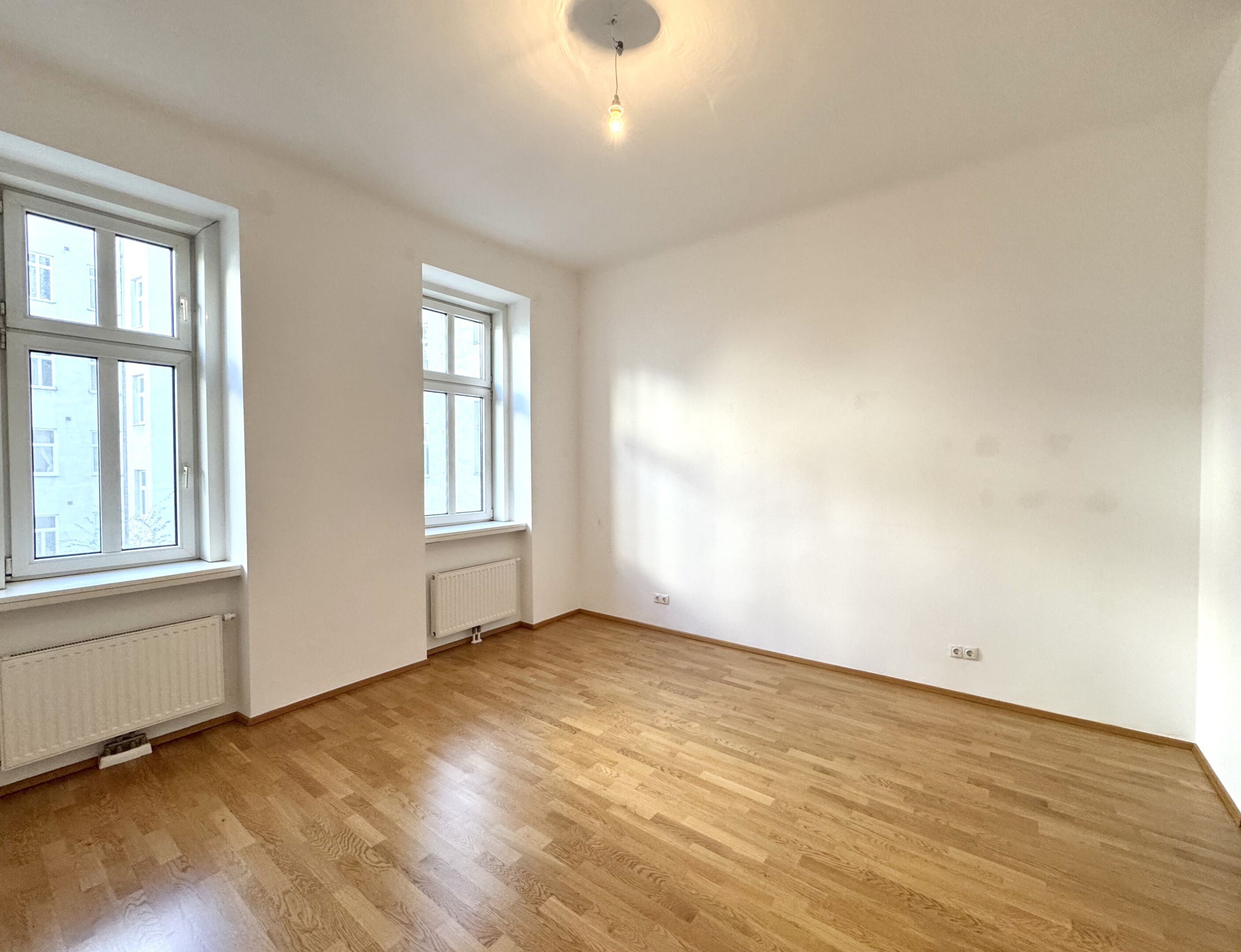 hofseitiges Schlafzimmer