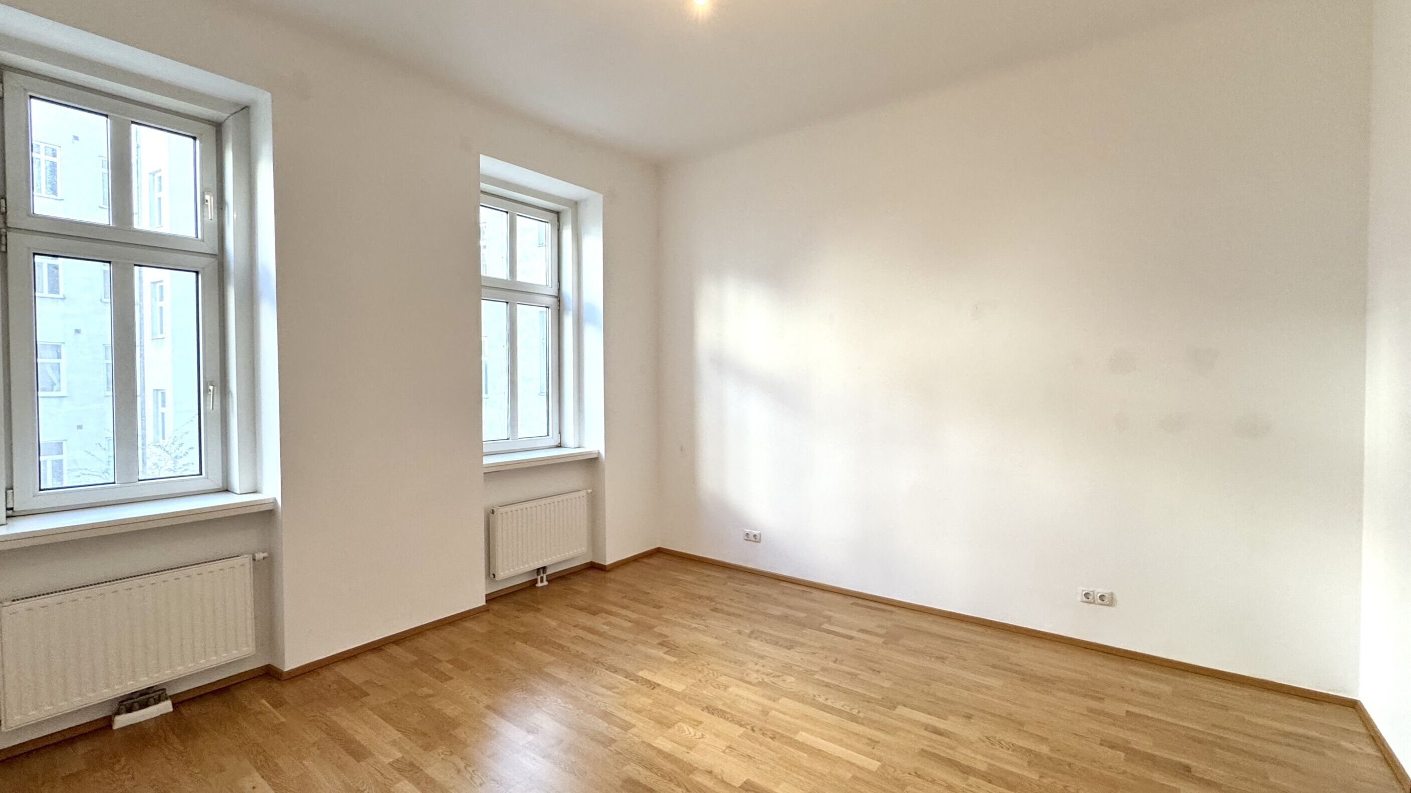 hofseitiges Schlafzimmer