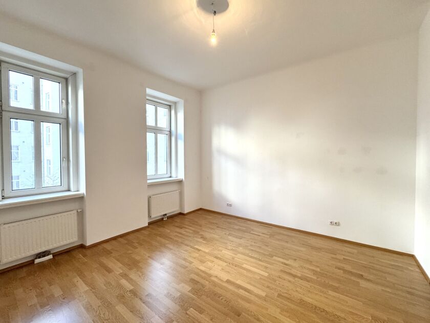 hofseitiges Schlafzimmer