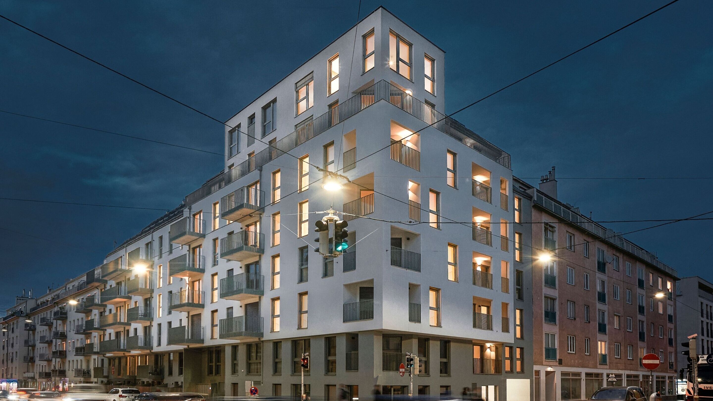 WINEGG-Arndtstraße 50-Fassade Nacht