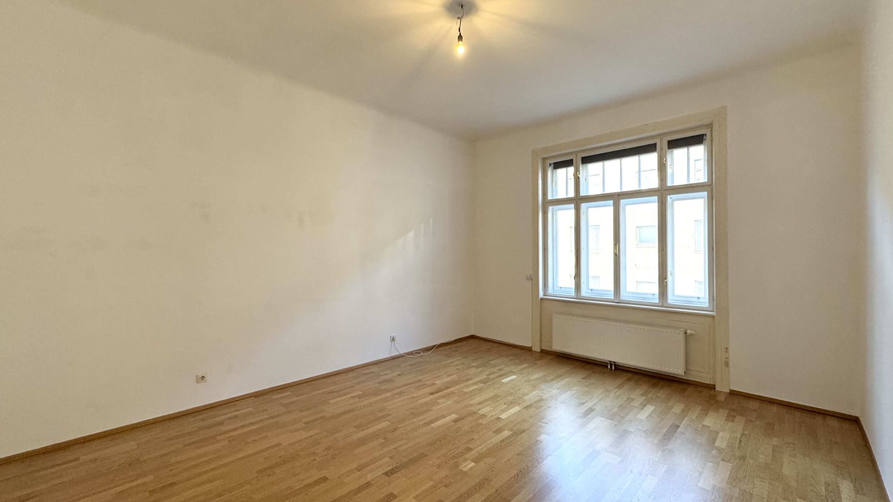 straßenseitiges Schlafzimmer