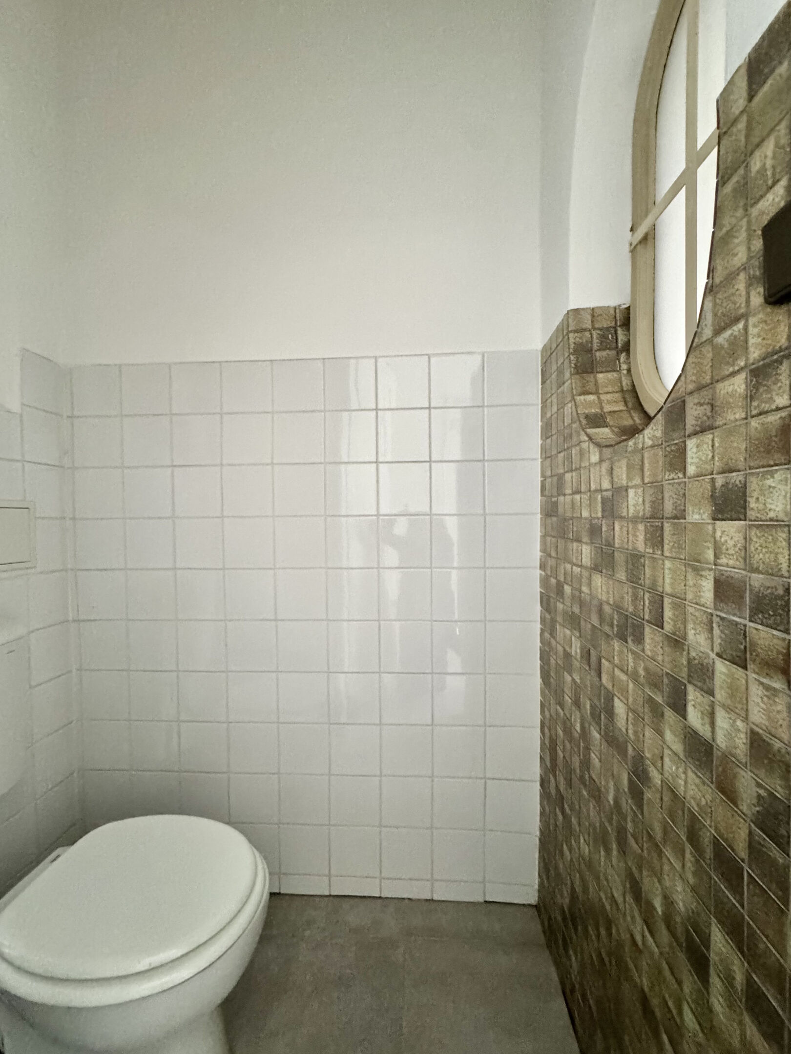 separates WC