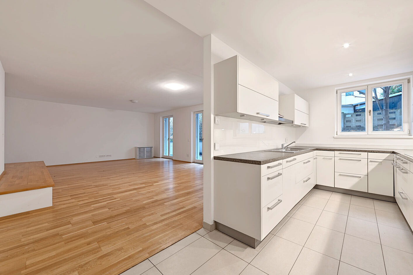 Wohnraum mit angrenzender Küche