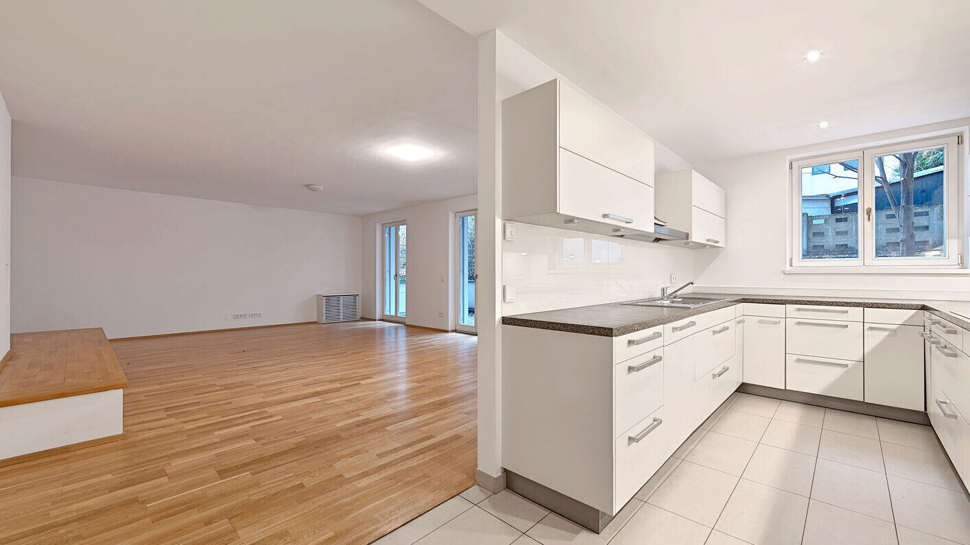 Wohnraum mit angrenzender Küche