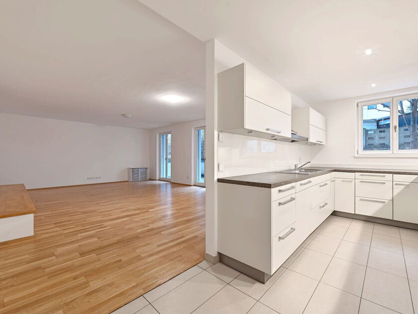 Wohnraum mit angrenzender Küche