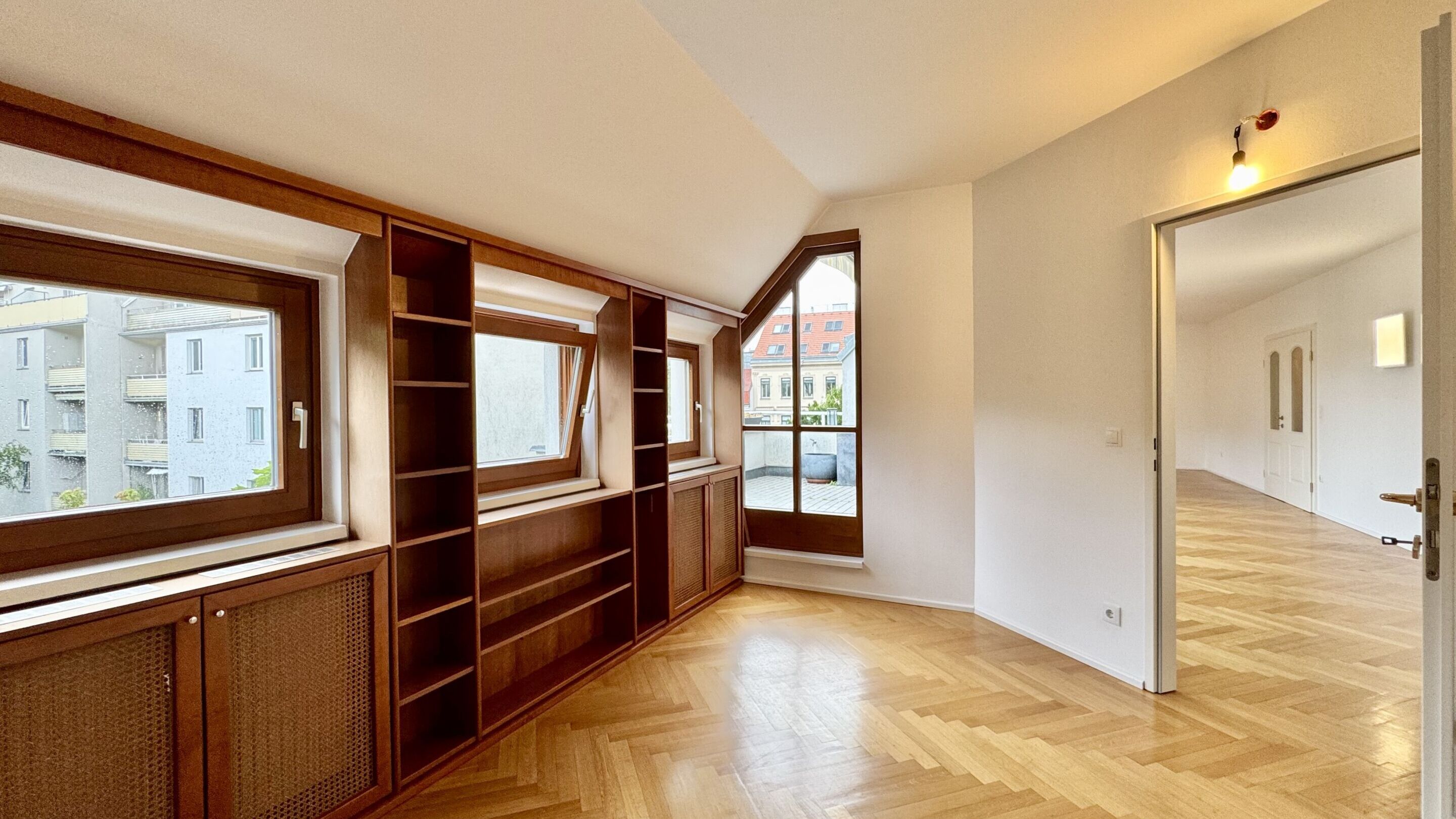 hofseitiges Zimmer