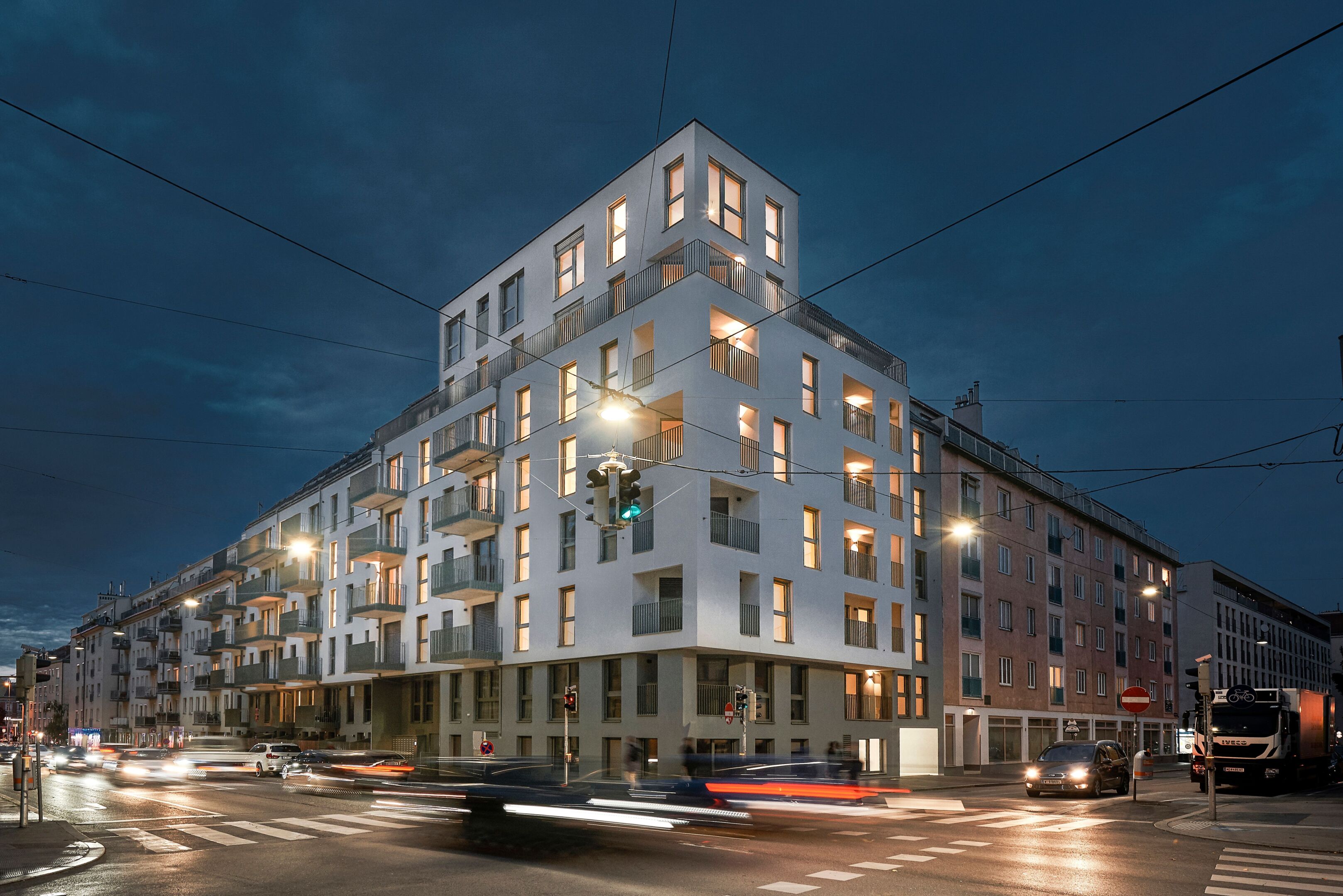 WINEGG-Arndstraße 50 Fasssade Nacht