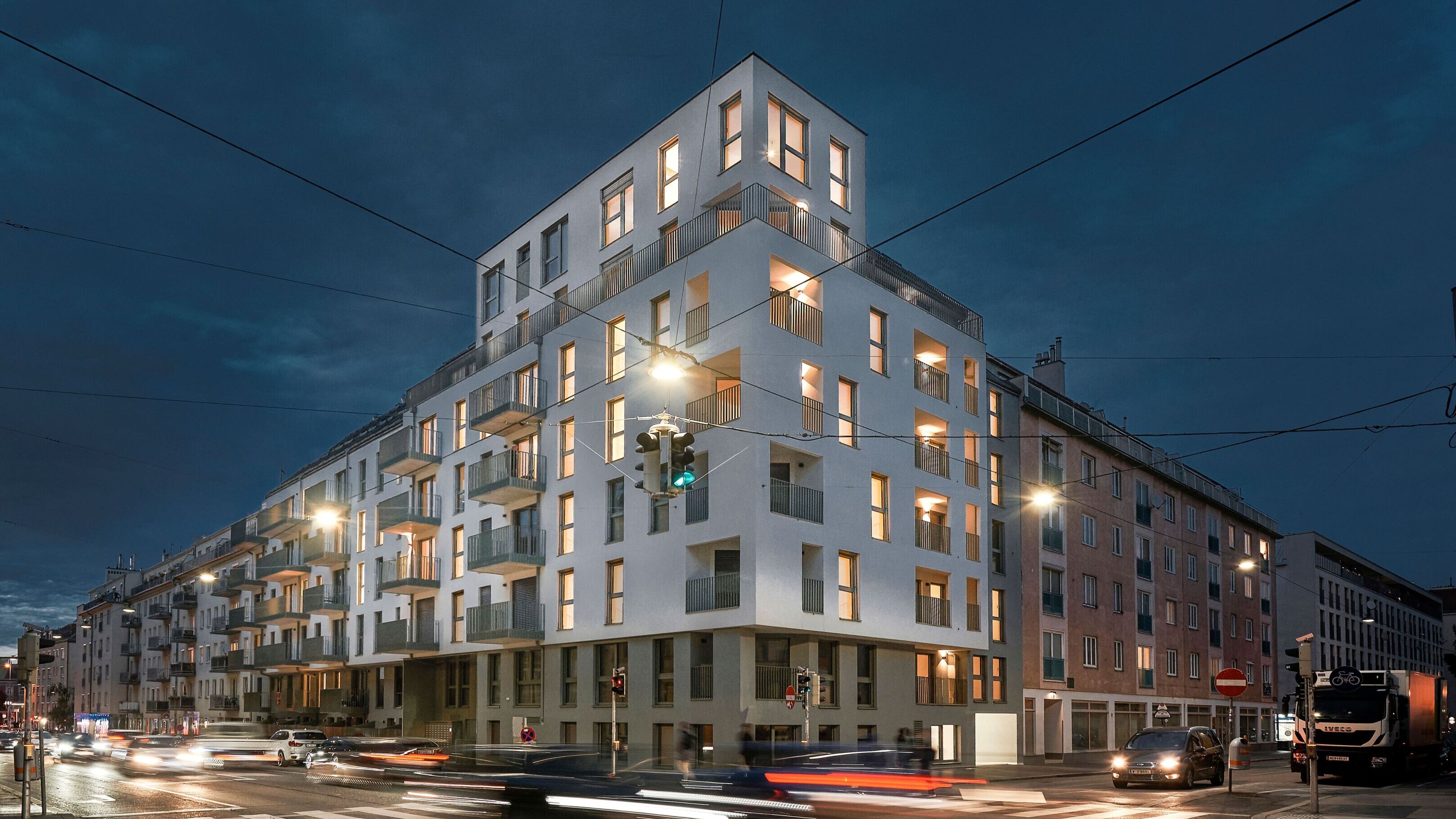 WINEGG-Arndstraße 50 Fasssade Nacht
