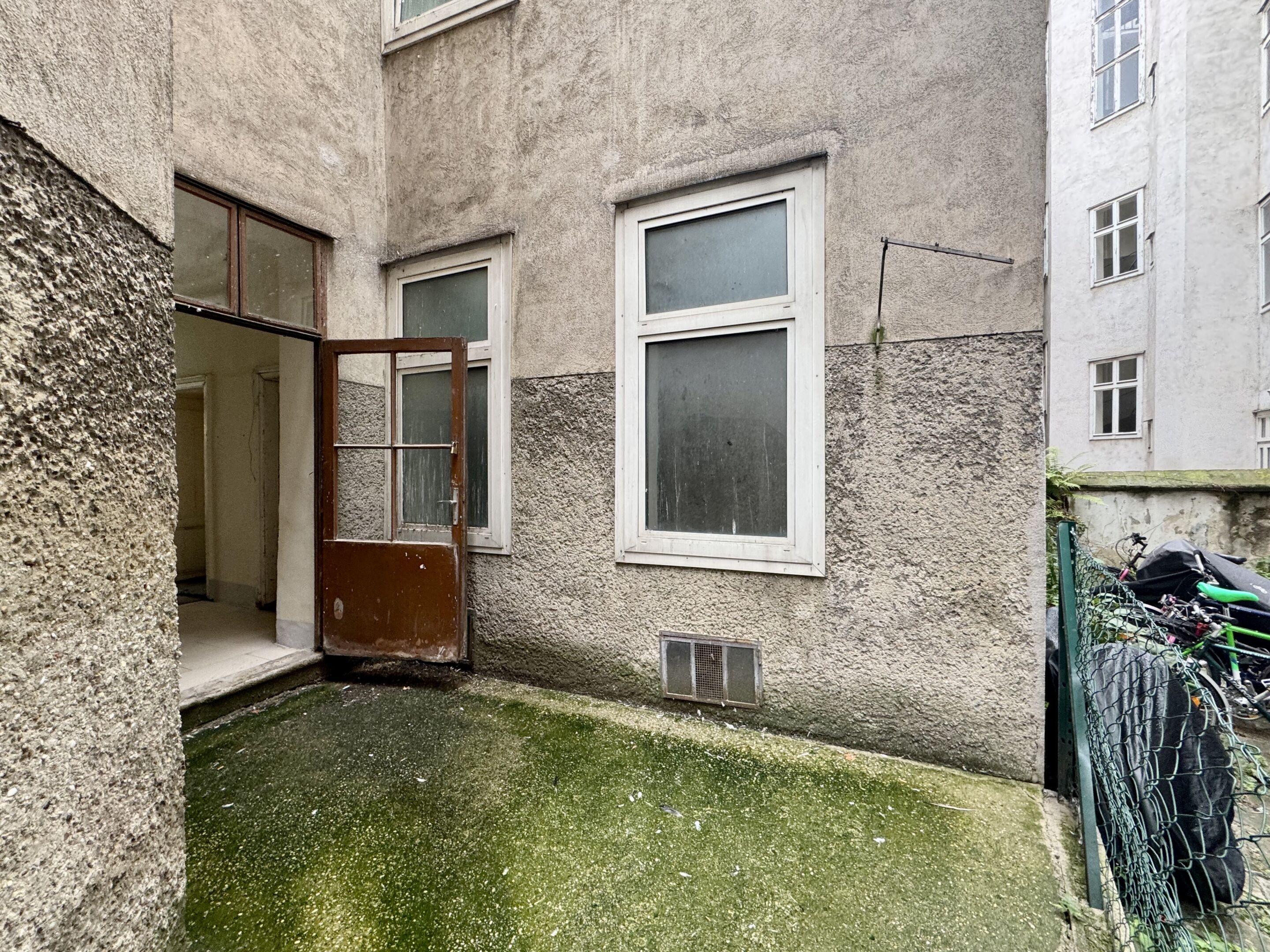 Terrasse im Innenhof