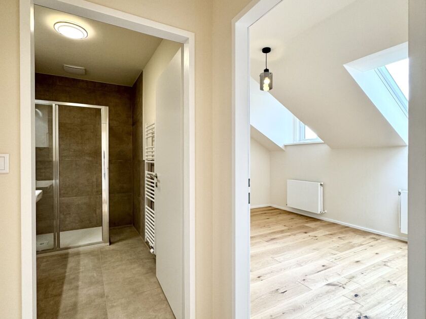 Bad und Schlafzimmer