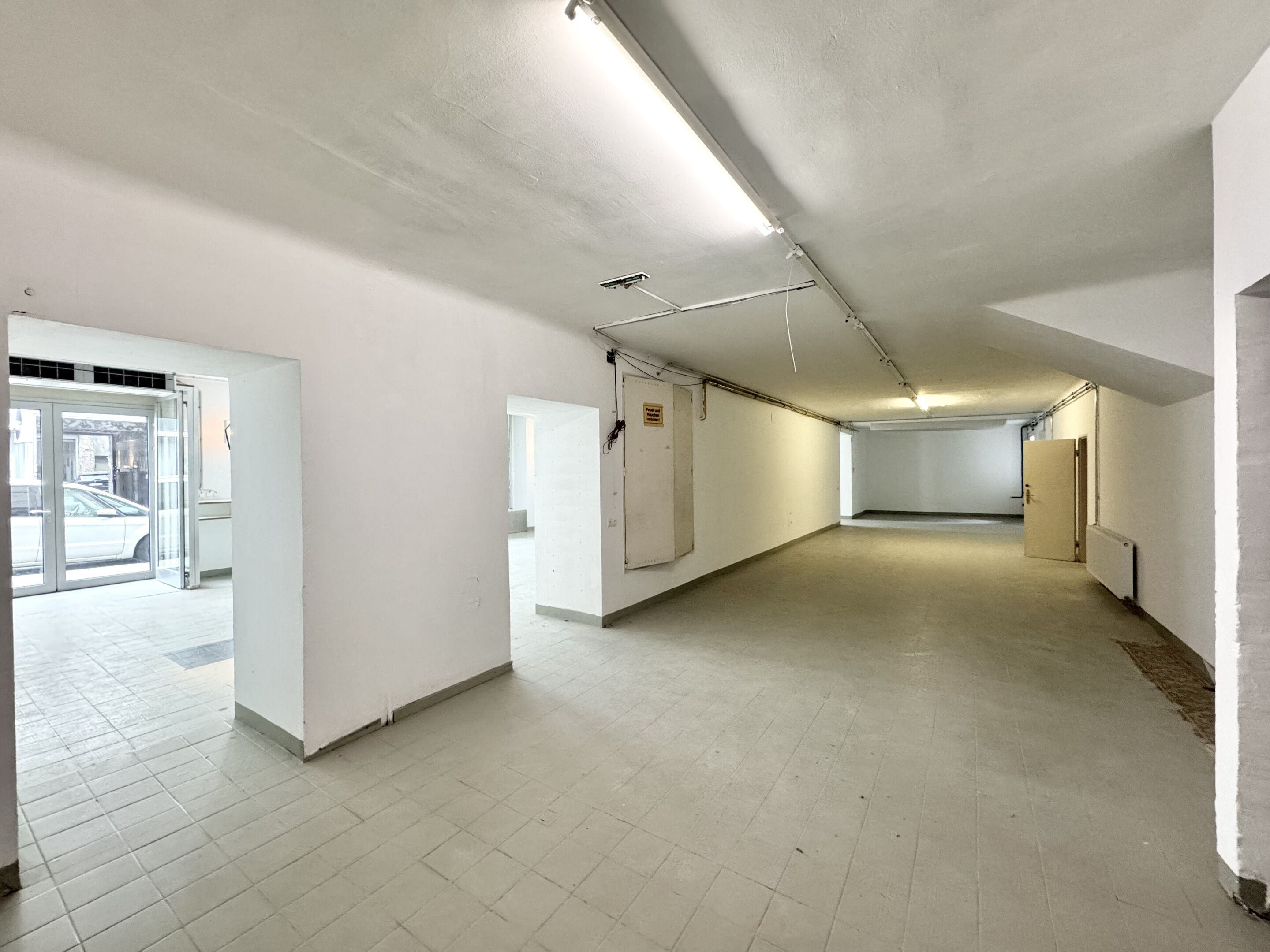 Raum mit Zugang zum Stiegenhaus