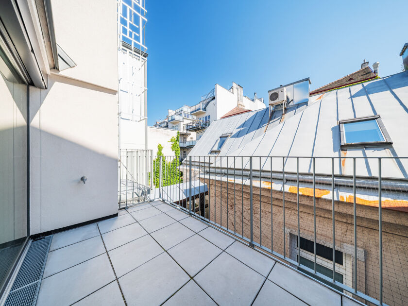 hofseitige Terrasse
