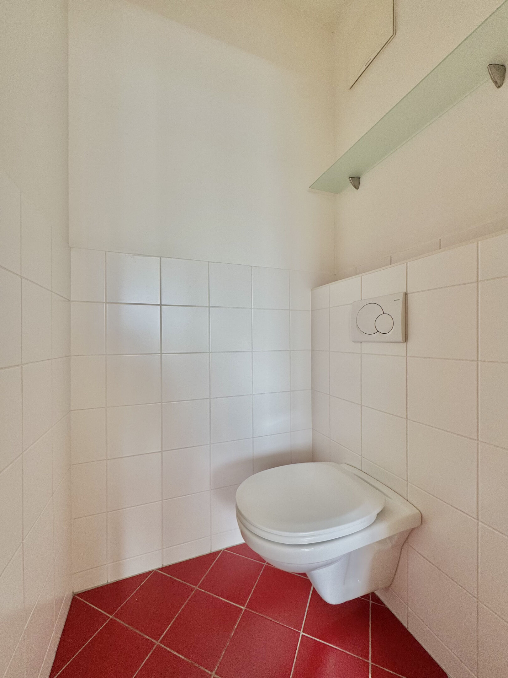 separates WC