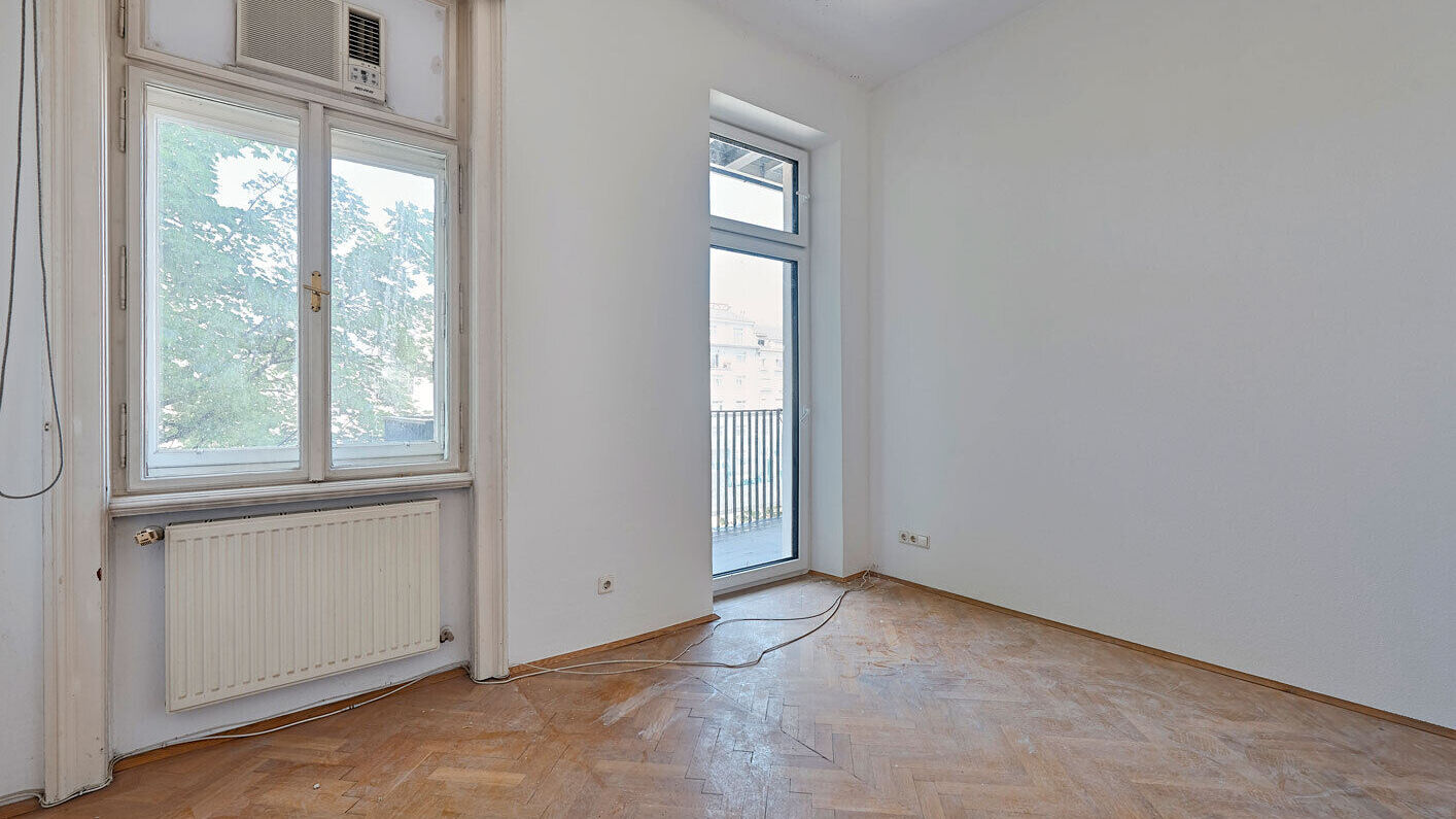 Zimmer mit Balkonausgang