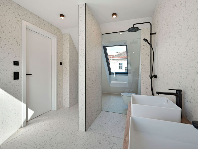 Badezimmer mit Fenster