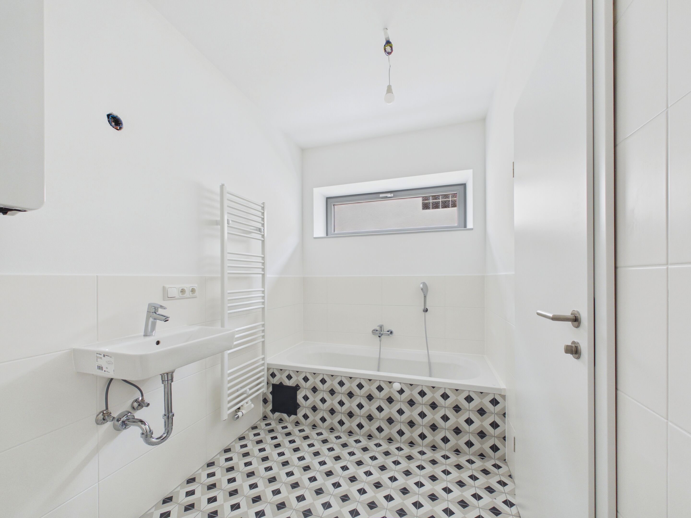 Bad mit Badewanne
