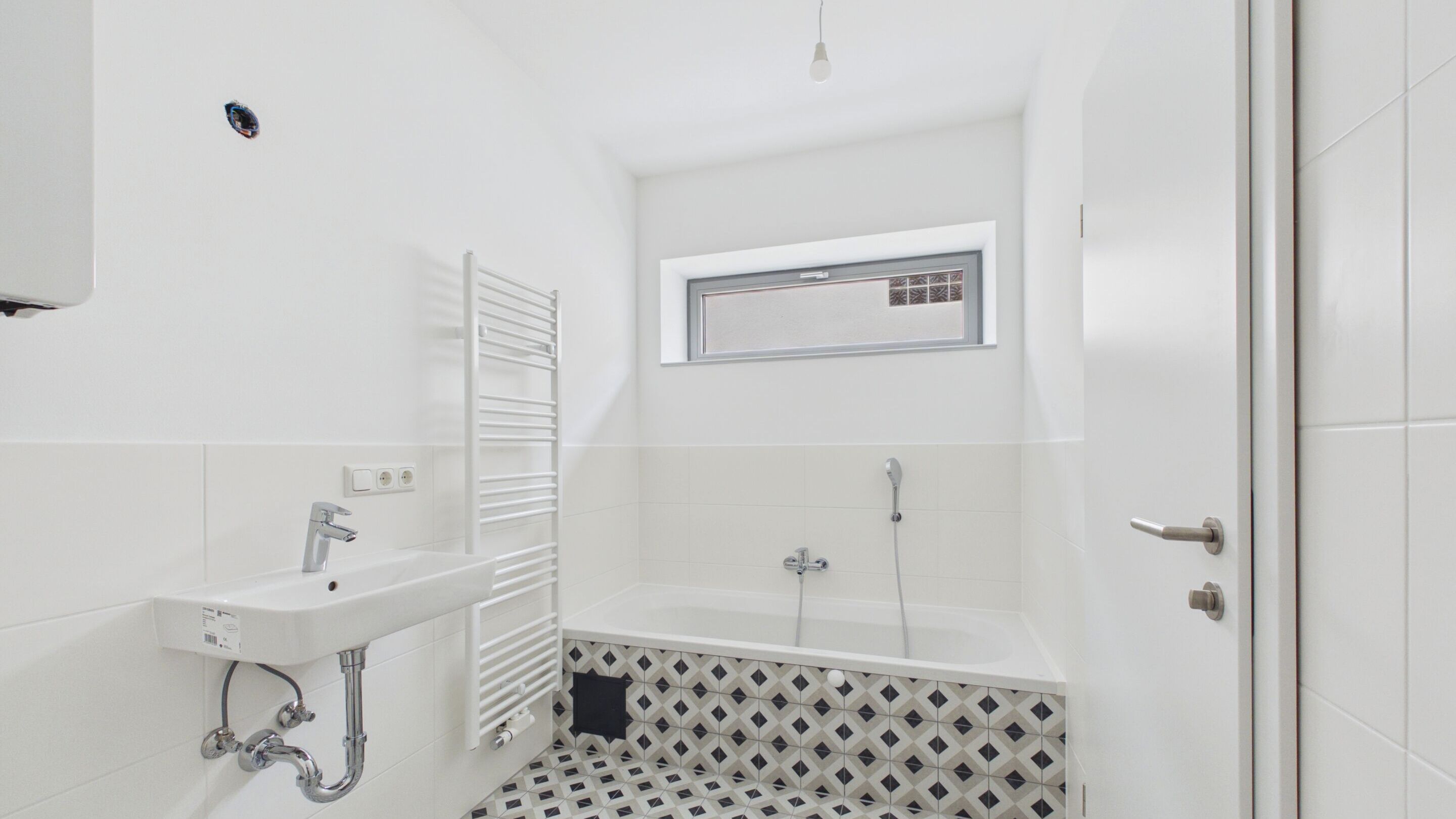 Bad mit Badewanne