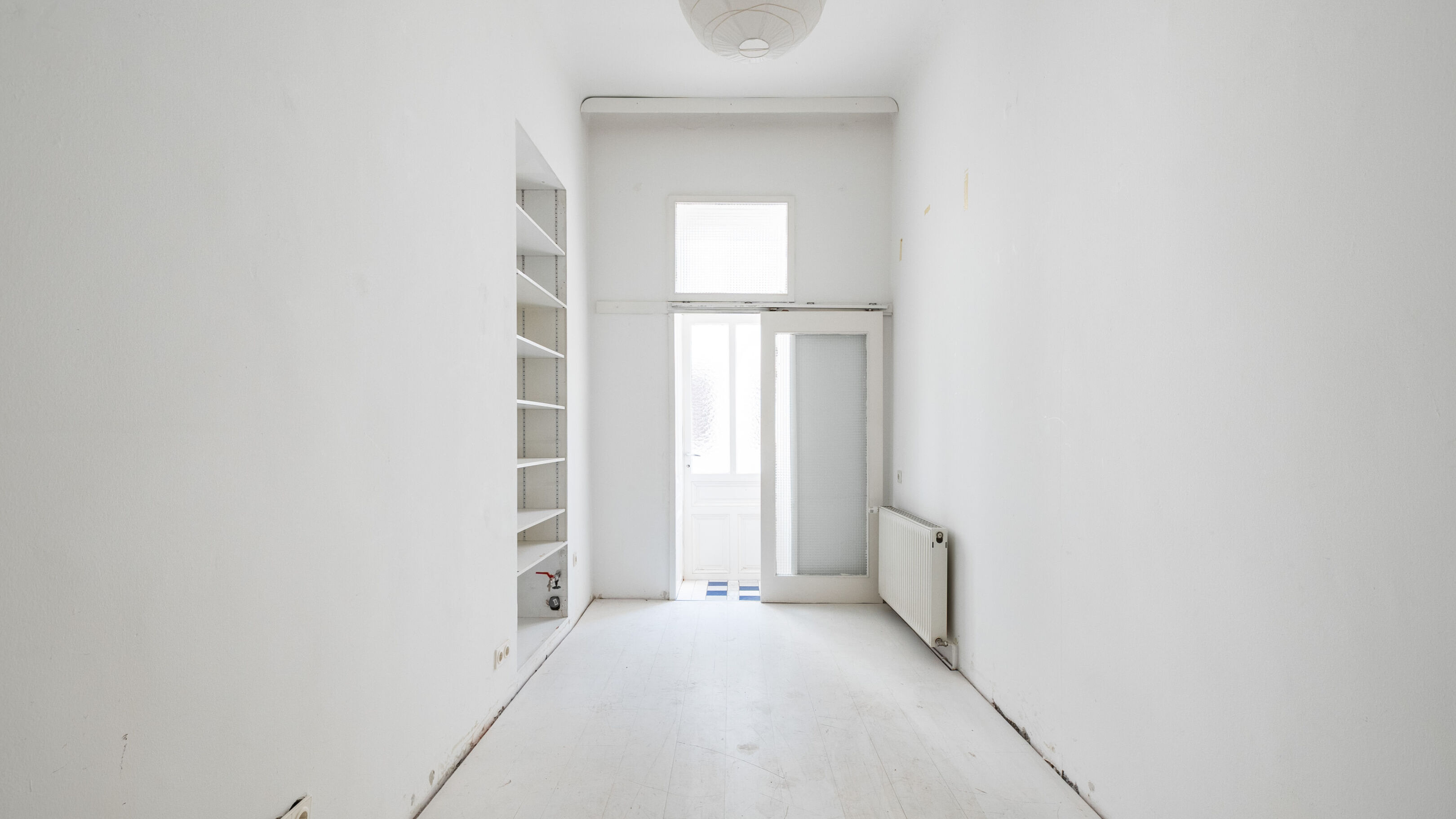 Kabinett mit Balkon