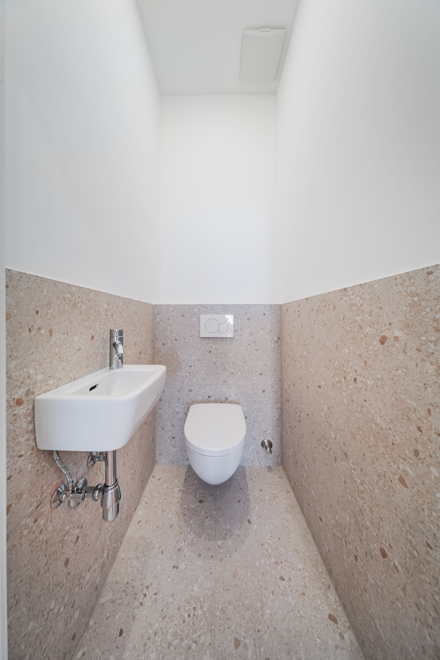 separates WC