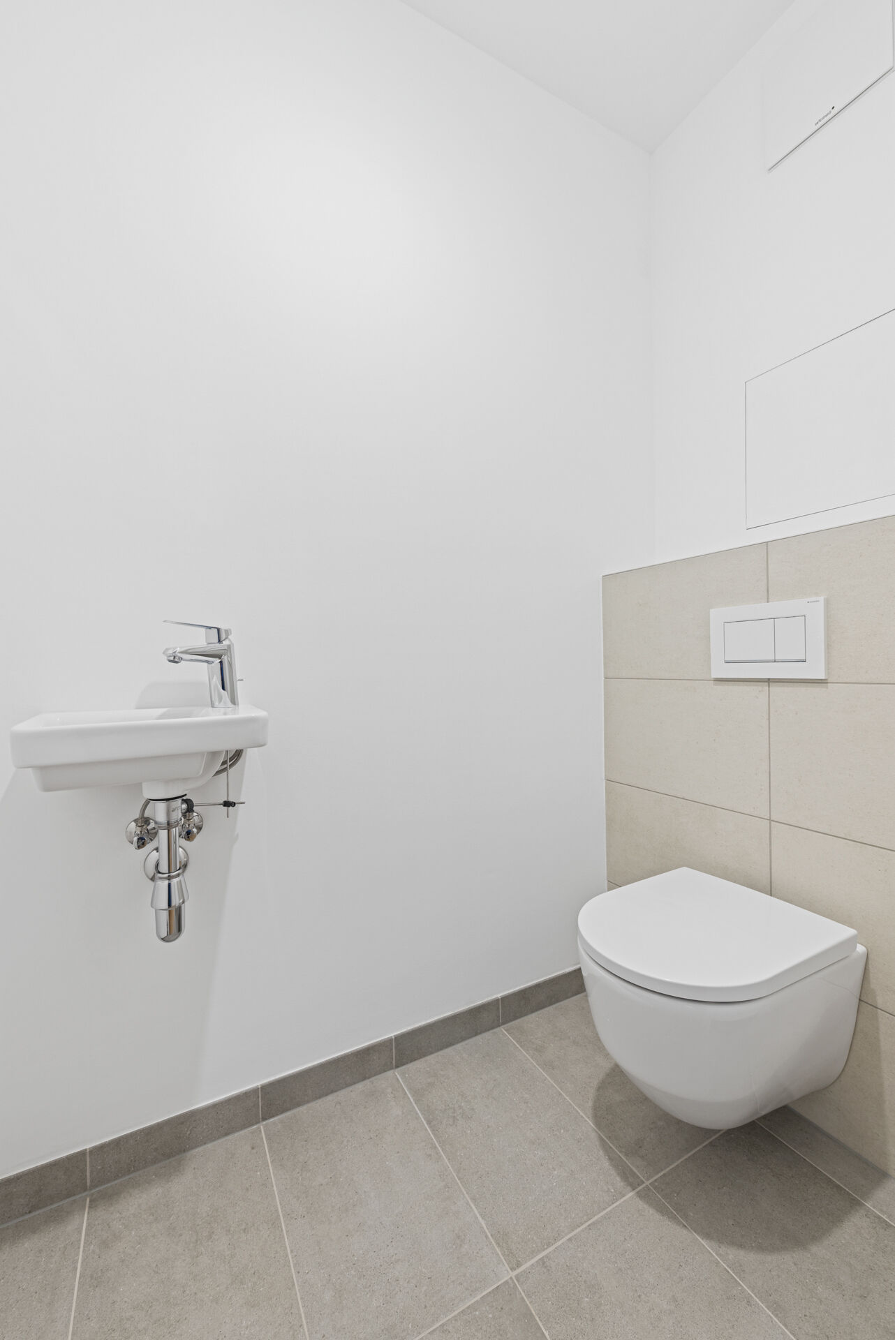 2025-12-09-S01626-Stiege 1-Top 8-001